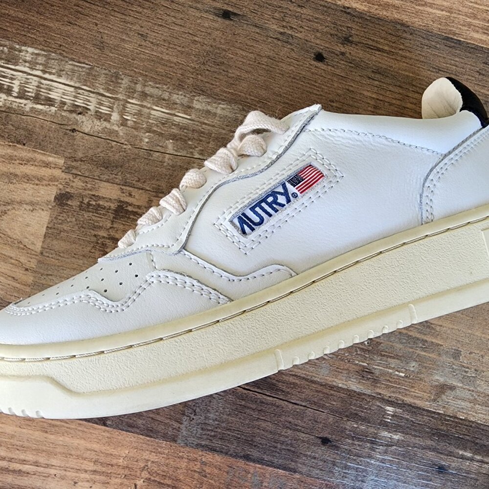 AUTRY Medalist Low-Top Women Leather Sneakers LL22 - Picture 10 of 12